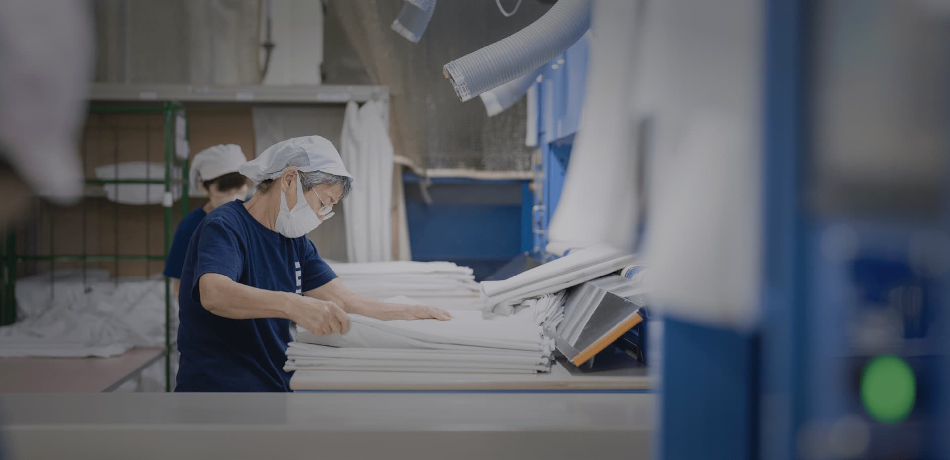 Công nhân làm việc tại các cơ sở giặt ủi công nghiệp Nhật Bản, nơi nhu cầu lao động ngày càng tăng, mang lại cơ hội thu nhập hấp dẫn cho lao động nước ngoài giat-ui-cong-nghiep-nhat-1